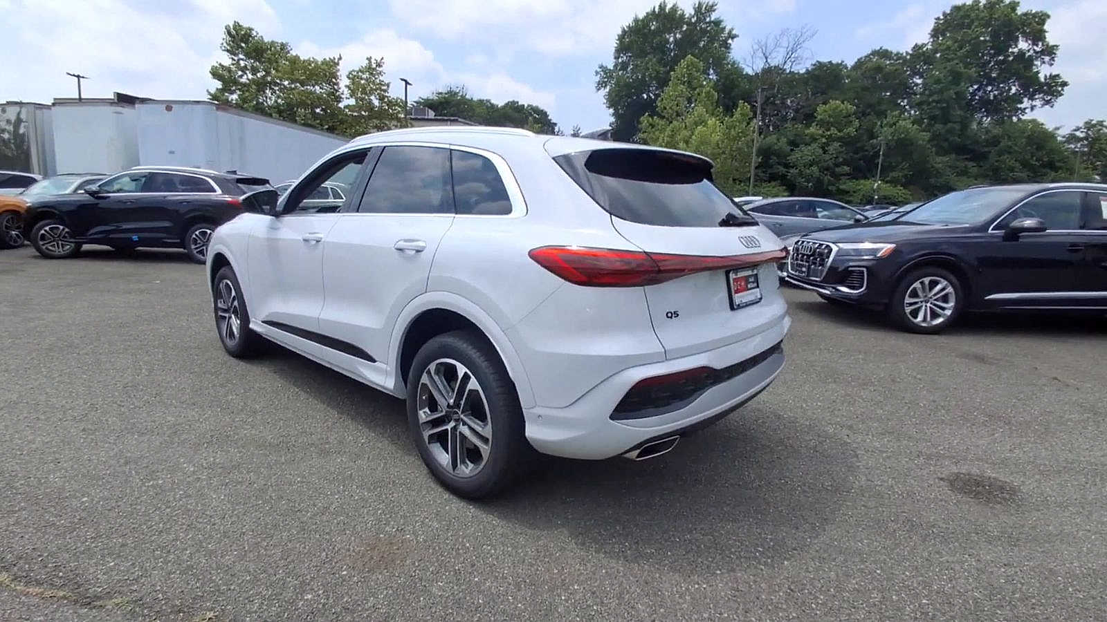 Thumbnail: 2025 Audi Q5 - 6