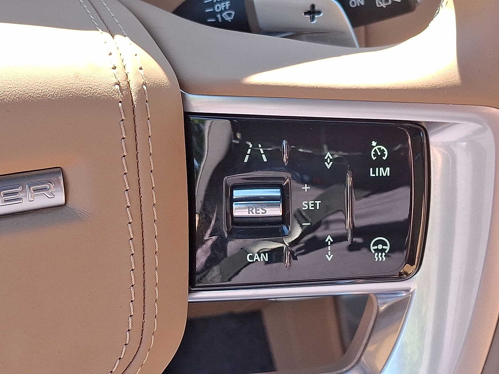 Thumbnail: 2023 Land Rover Range Rover - 18