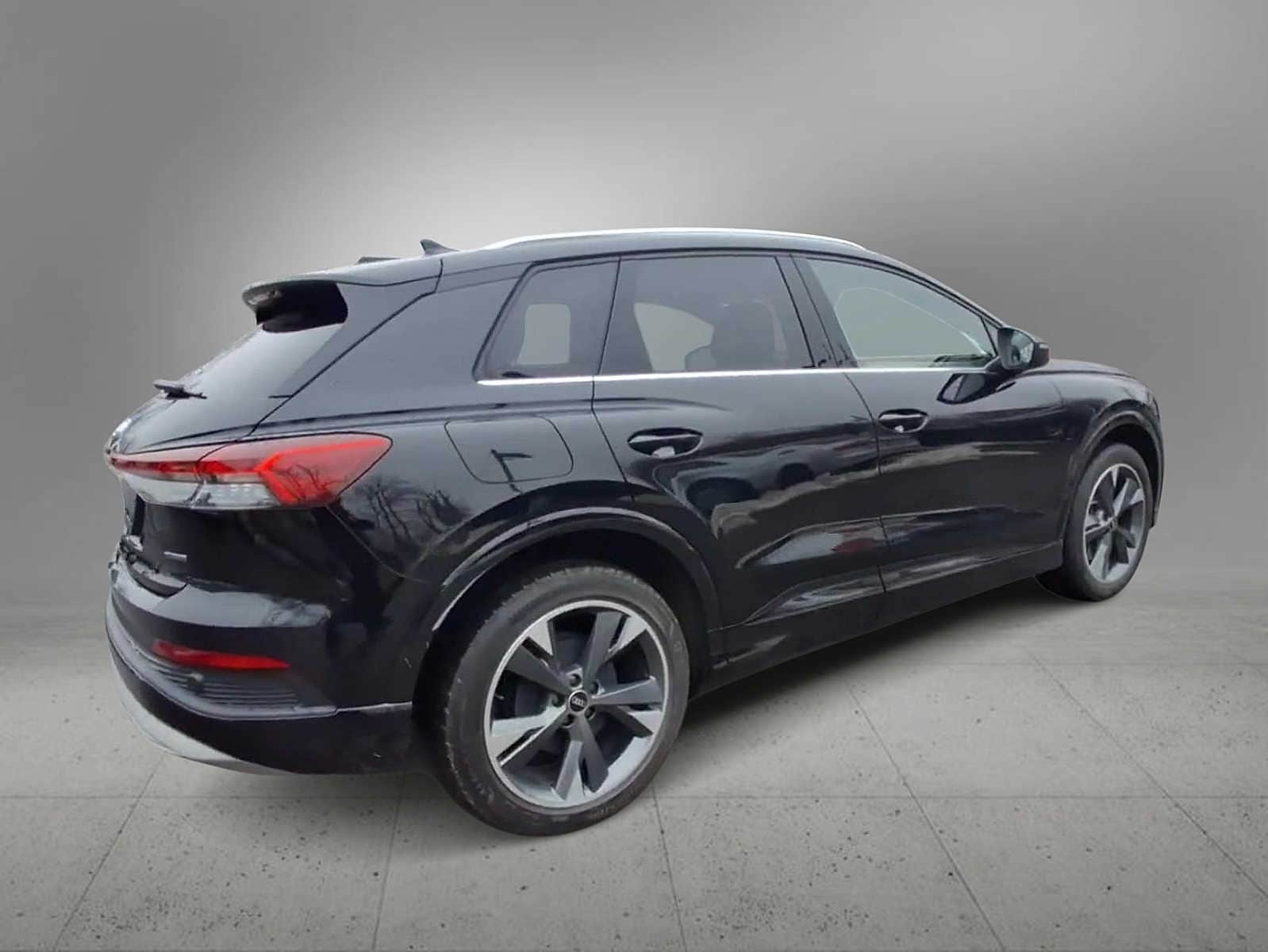 Thumbnail: 2022 Audi Q4 e-tron - 8