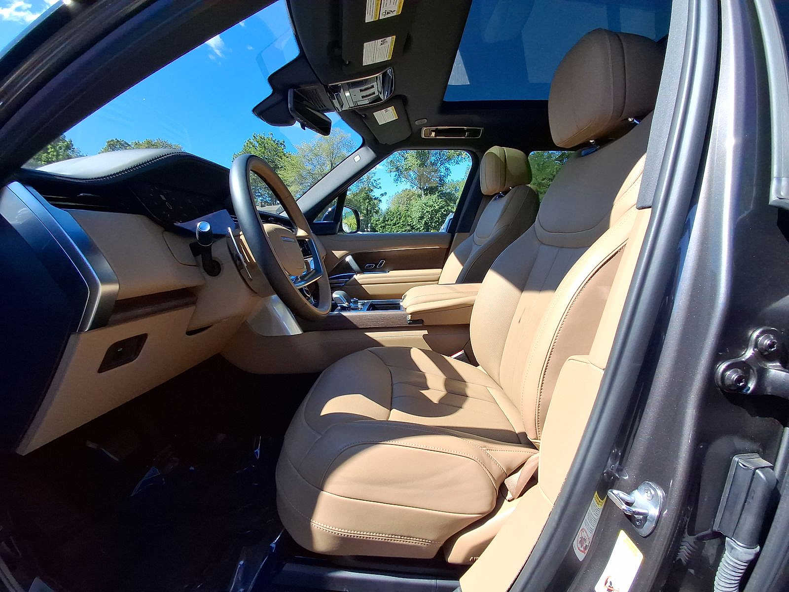 Thumbnail: 2023 Land Rover Range Rover - 11