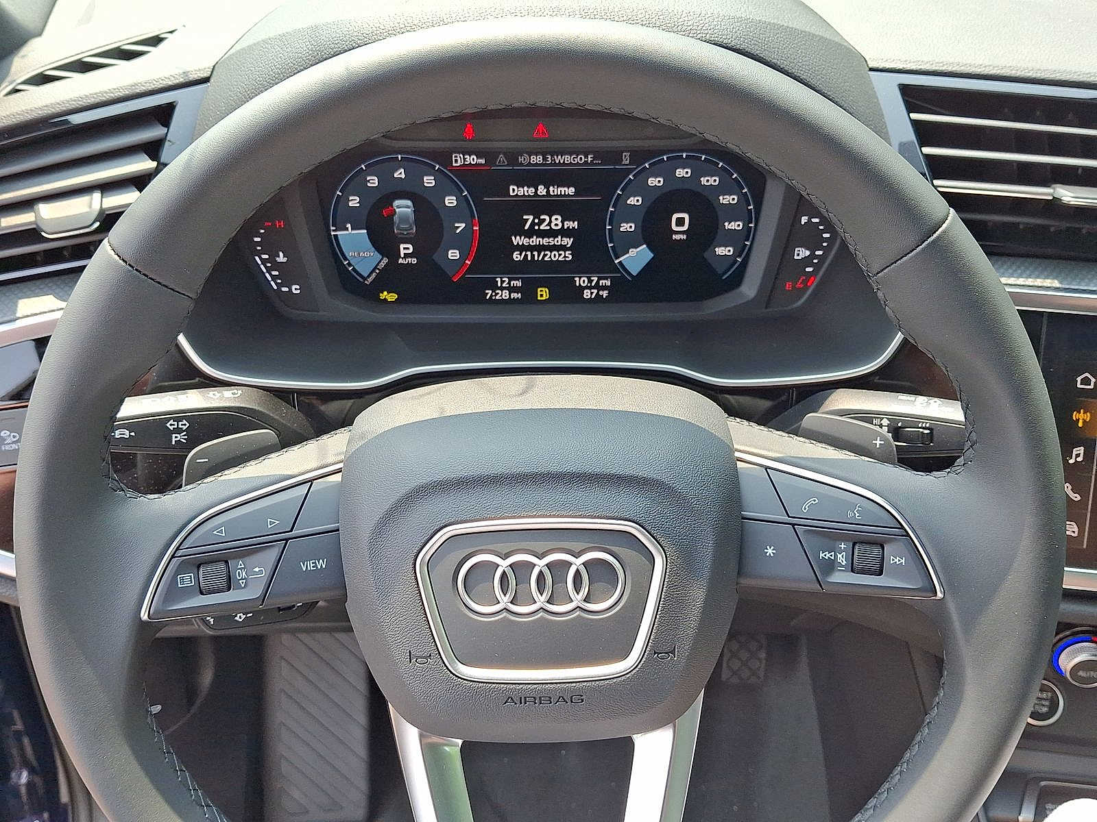 Thumbnail: 2025 Audi Q3 - 15