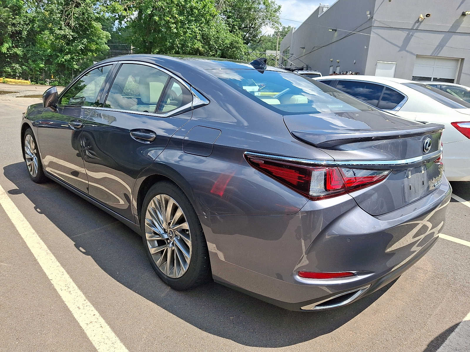 Thumbnail: 2021 Lexus ES - 4