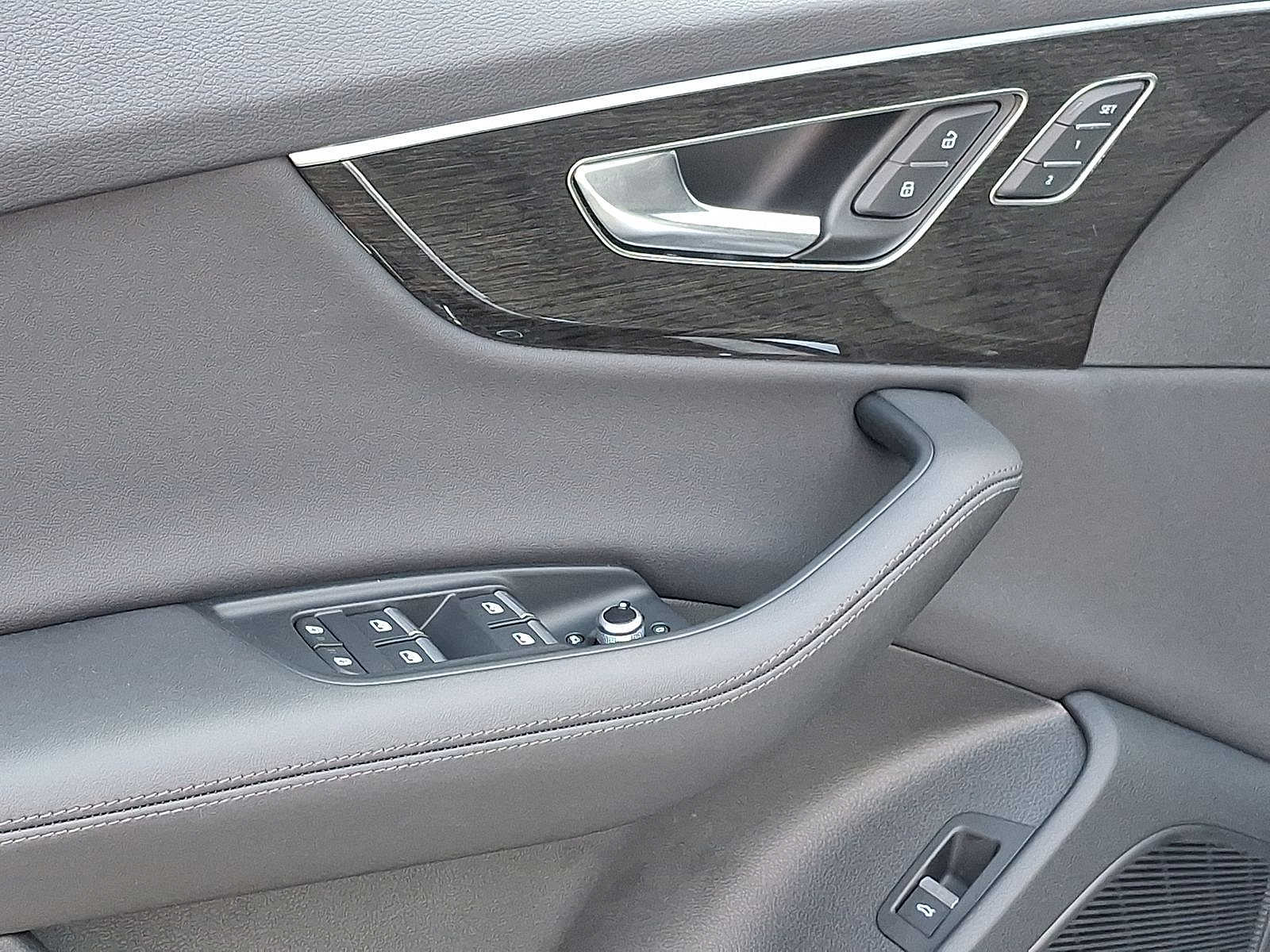 Thumbnail: 2023 Audi Q7 - 10