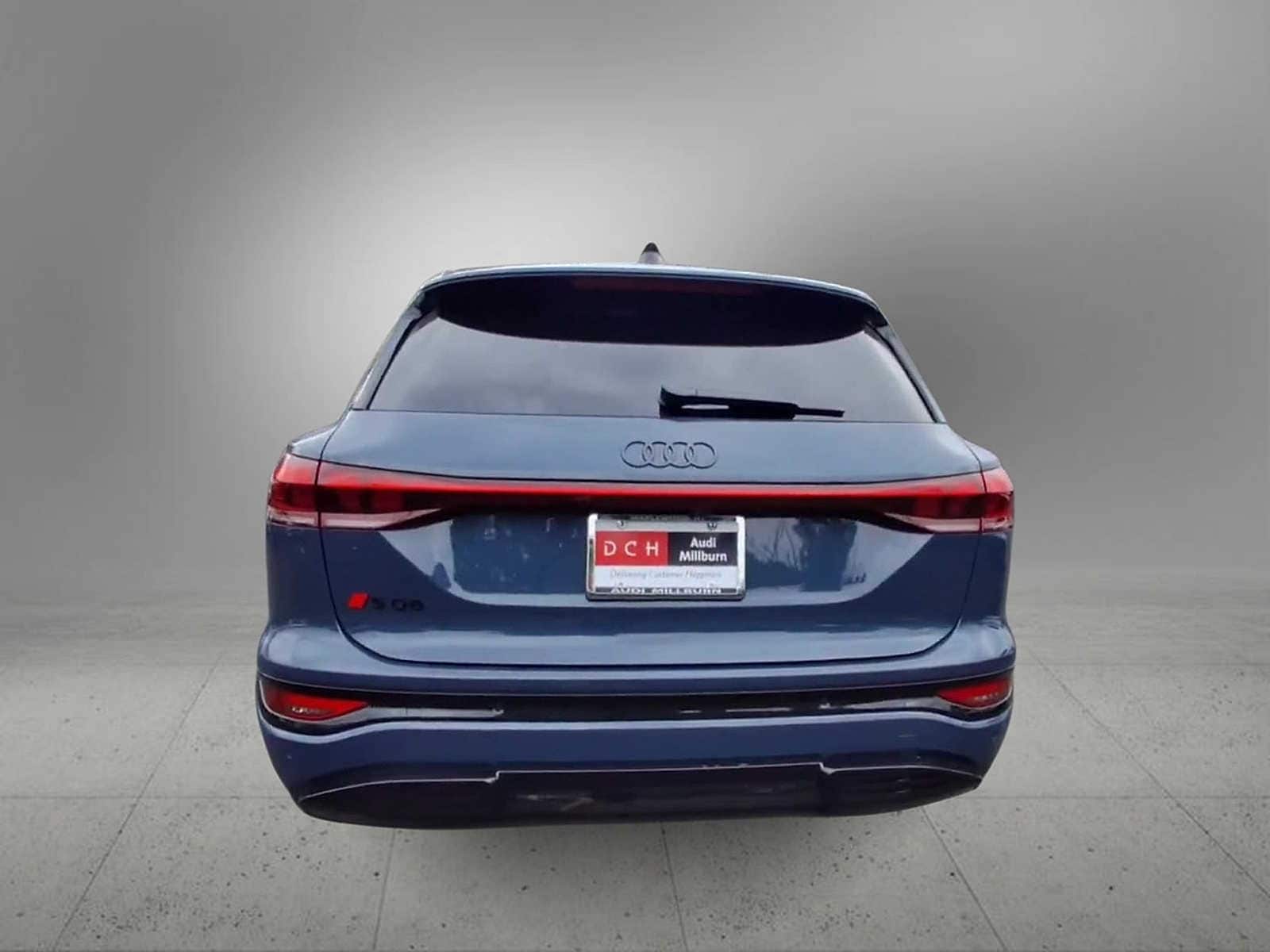 Thumbnail: 2025 Audi SQ6 e-tron - 7