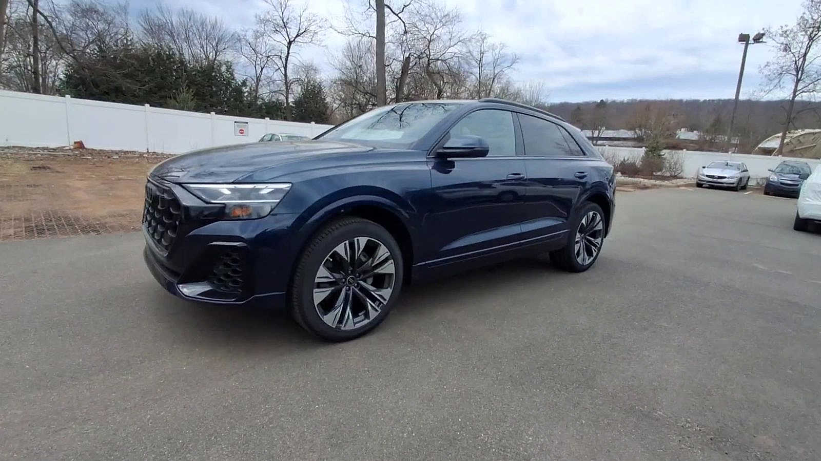 Thumbnail: 2025 Audi Q8 - 4