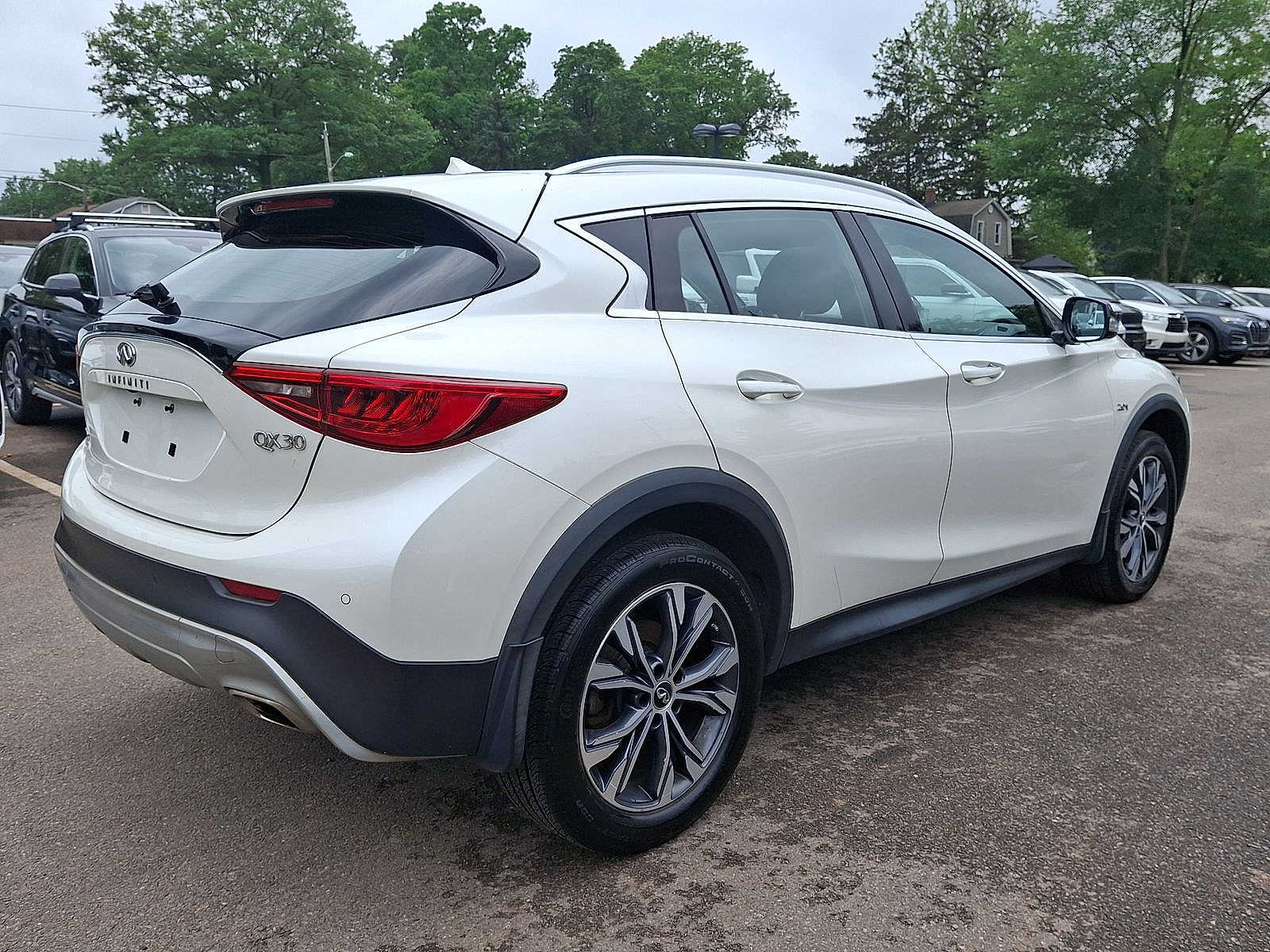 Thumbnail: 2017 INFINITI QX30 - 25