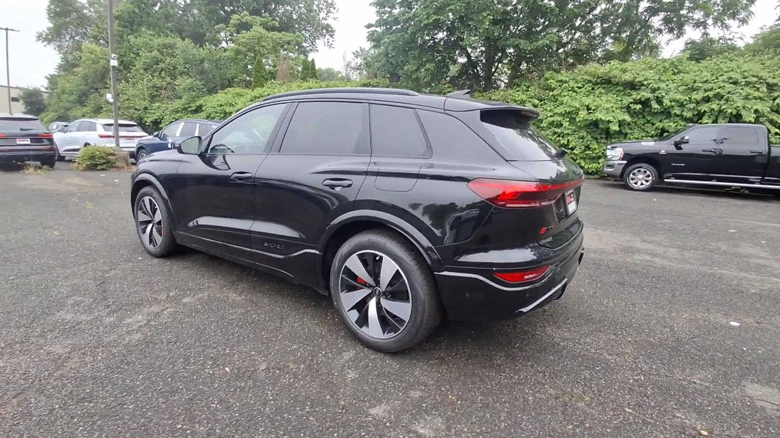 Thumbnail: 2025 Audi SQ6 e-tron - 6