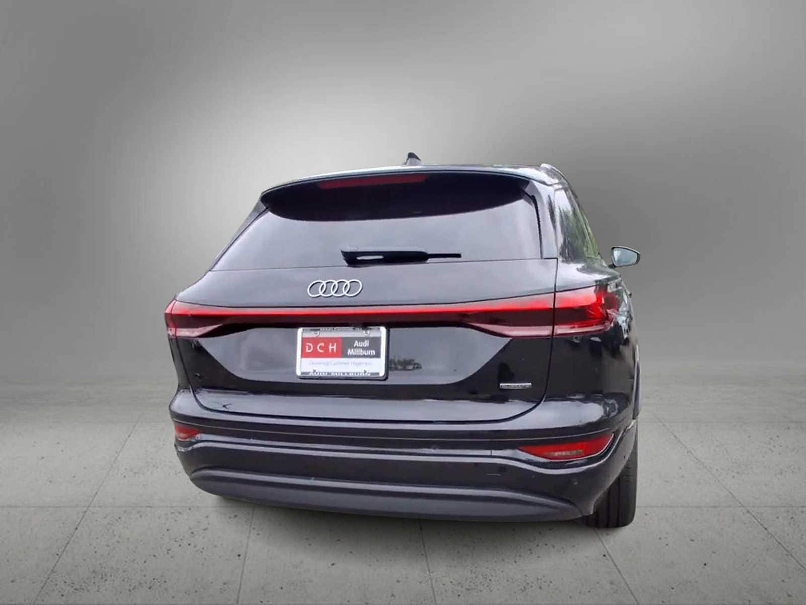 Thumbnail: 2025 Audi Q6 e-tron - 7