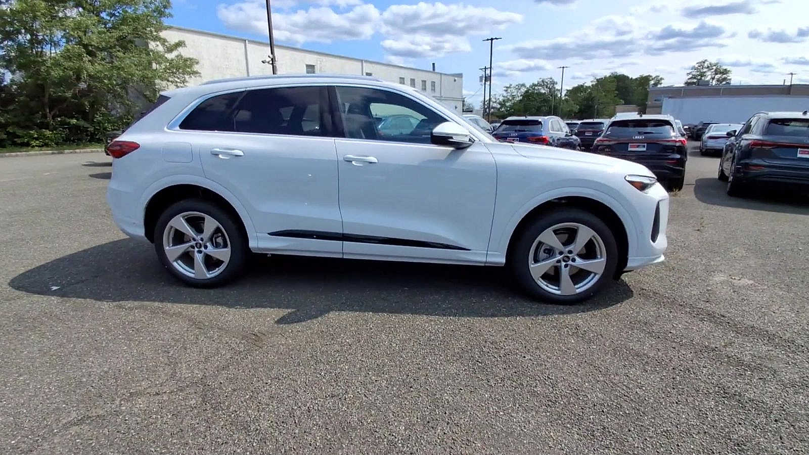 Thumbnail: 2025 Audi Q5 - 9