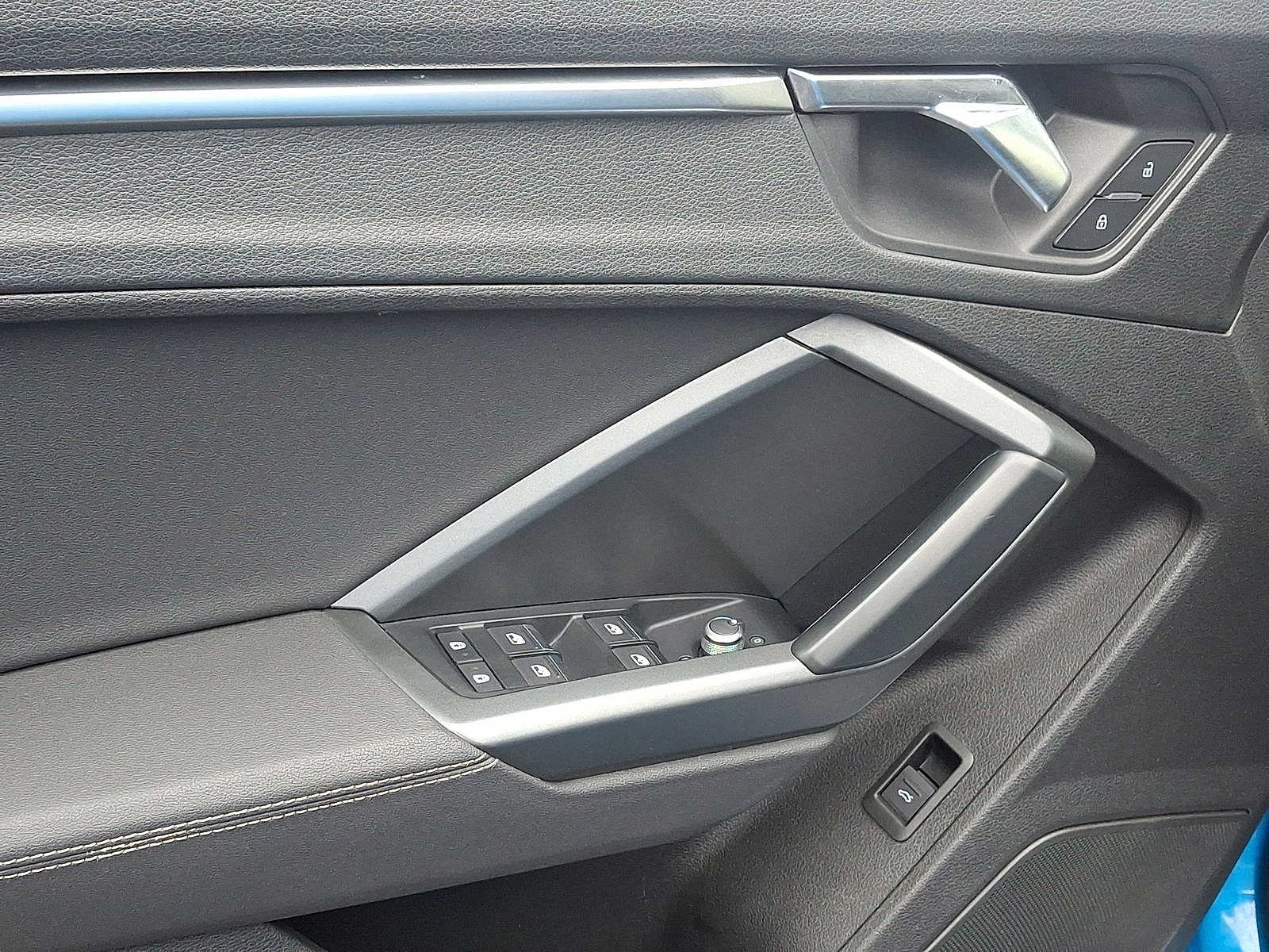 Thumbnail: 2020 Audi Q3 - 10