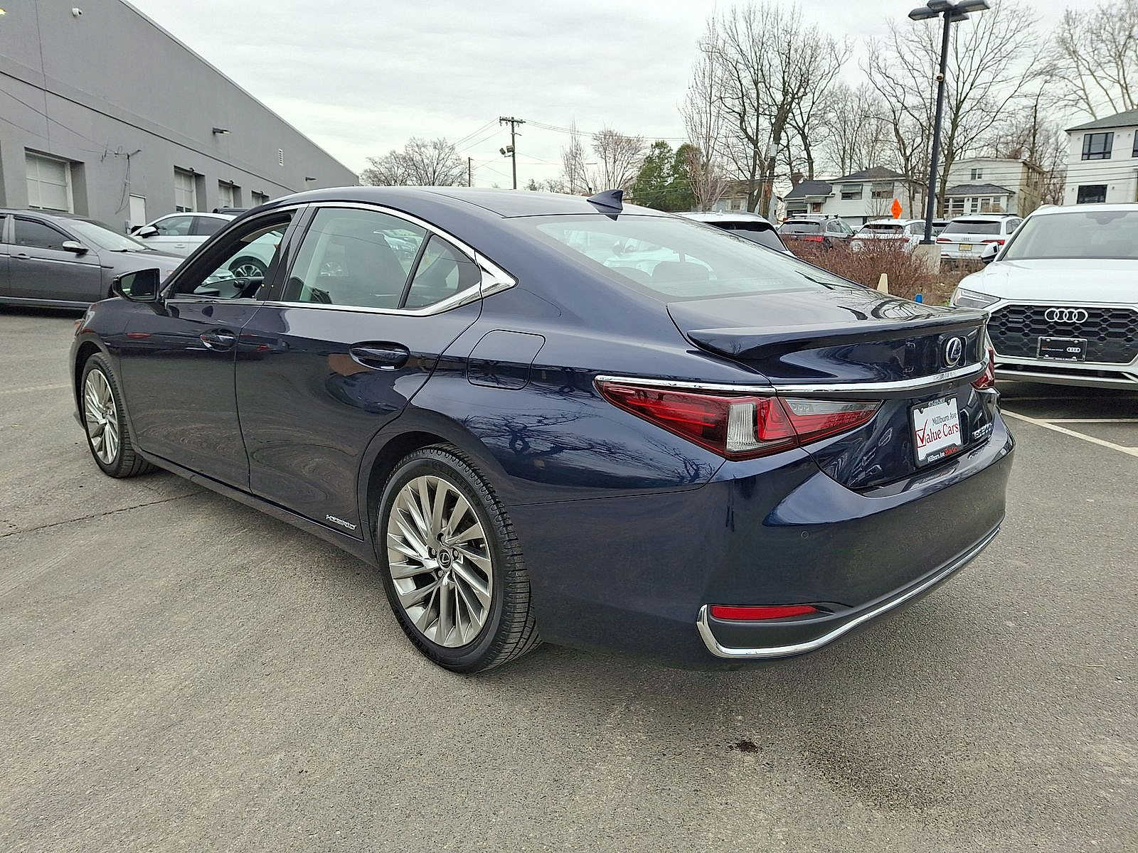 Thumbnail: 2022 Lexus ES - 22