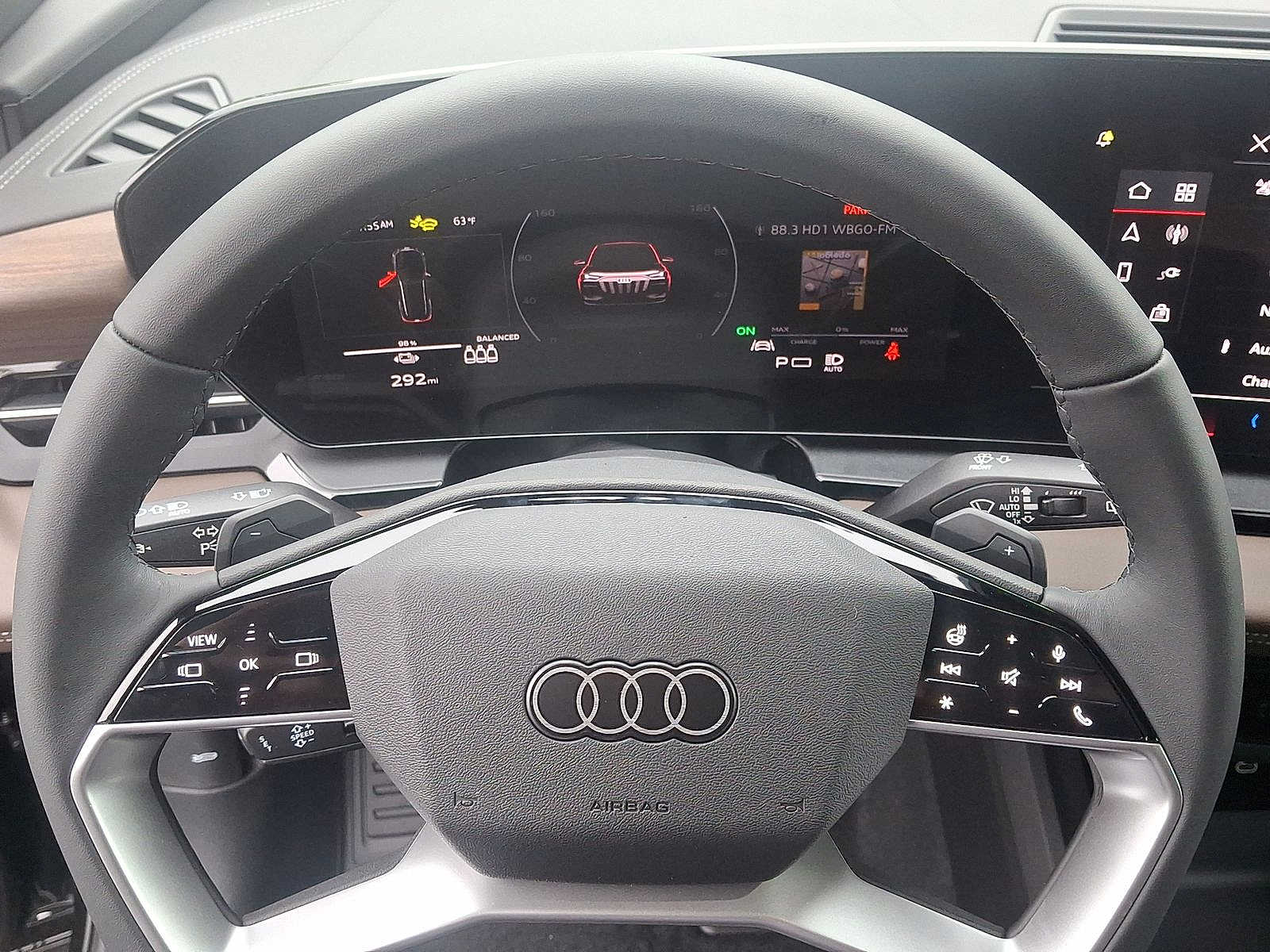 Thumbnail: 2025 Audi Q6 e-tron - 15