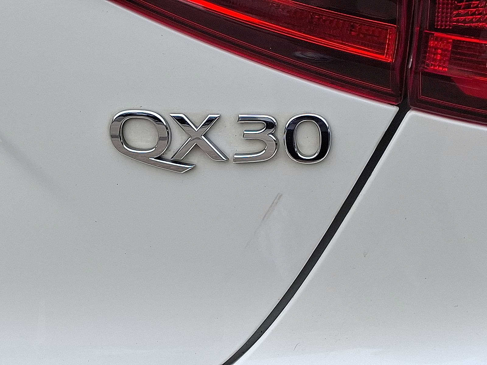 Thumbnail: 2017 INFINITI QX30 - 24