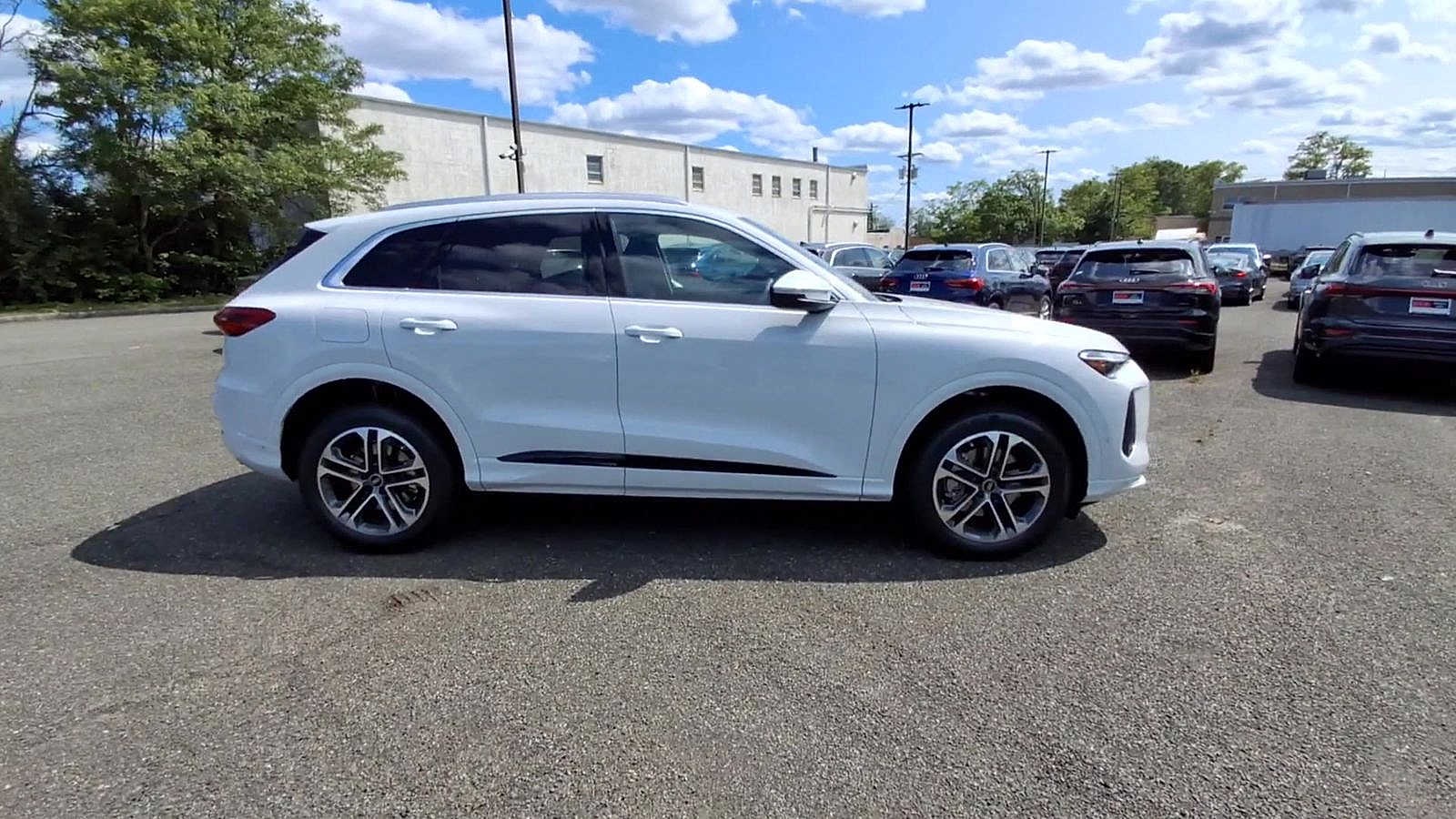 Thumbnail: 2025 Audi Q5 - 9
