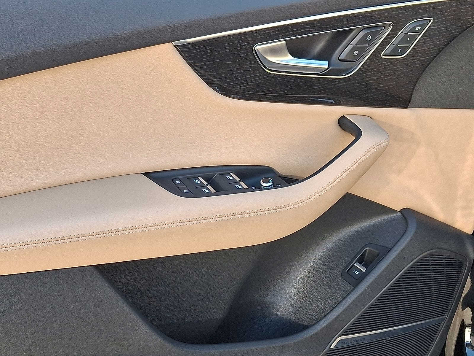 Thumbnail: 2023 Audi Q7 - 10