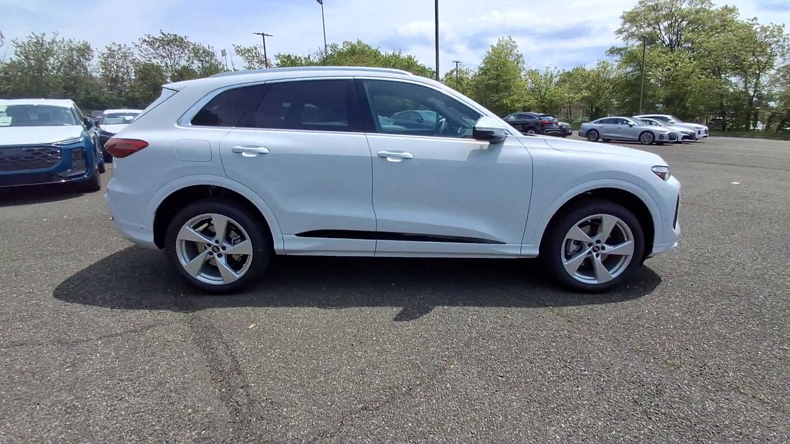 Thumbnail: 2026 Audi Q5 - 9