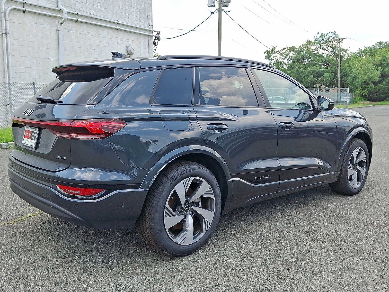 Thumbnail: 2025 Audi Q6 e-tron - 12