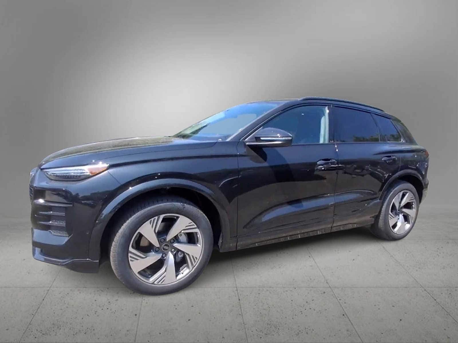 Thumbnail: 2025 Audi Q6 e-tron - 4