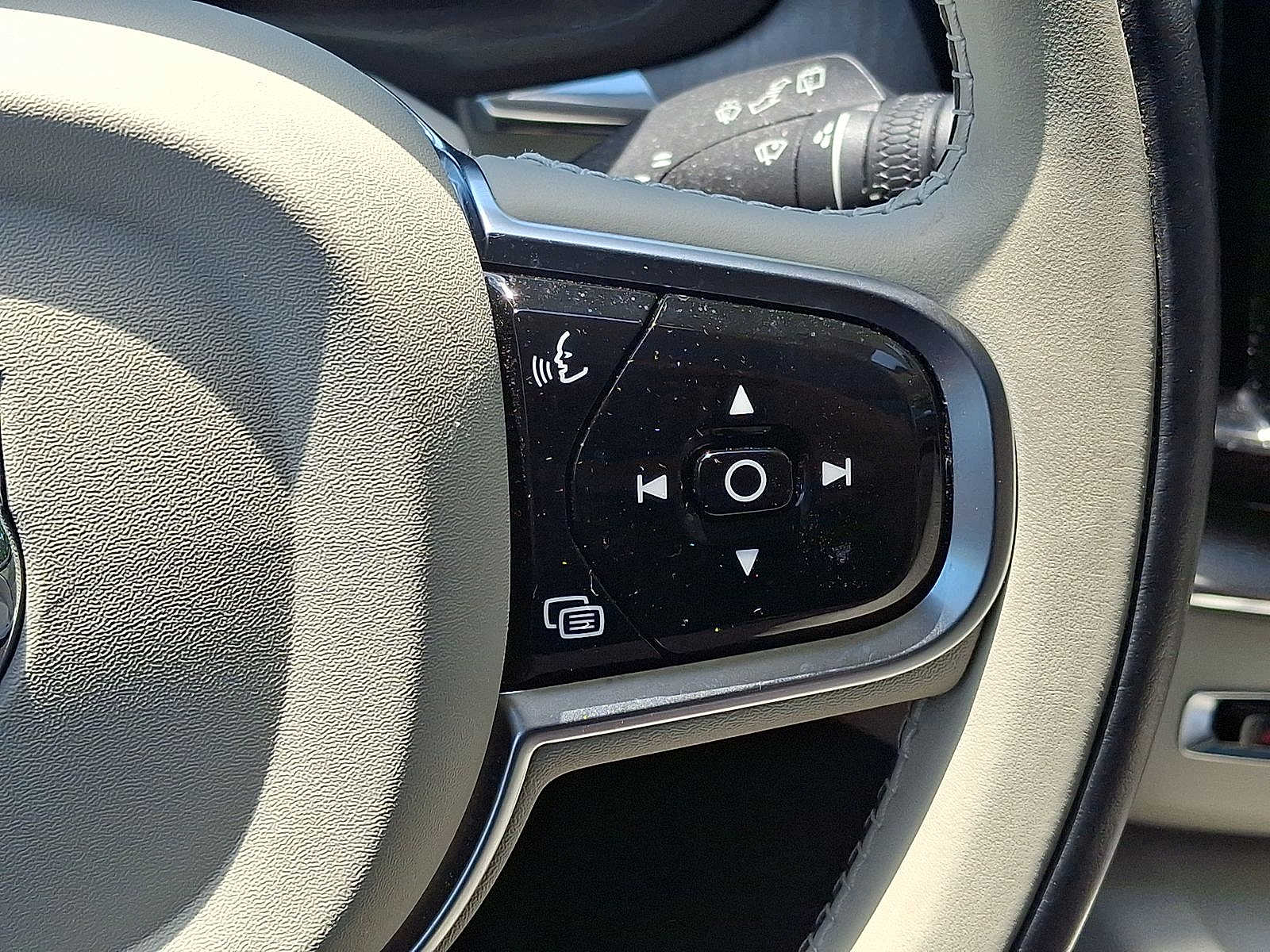 2023 Volvo XC60 B5 Plus 17