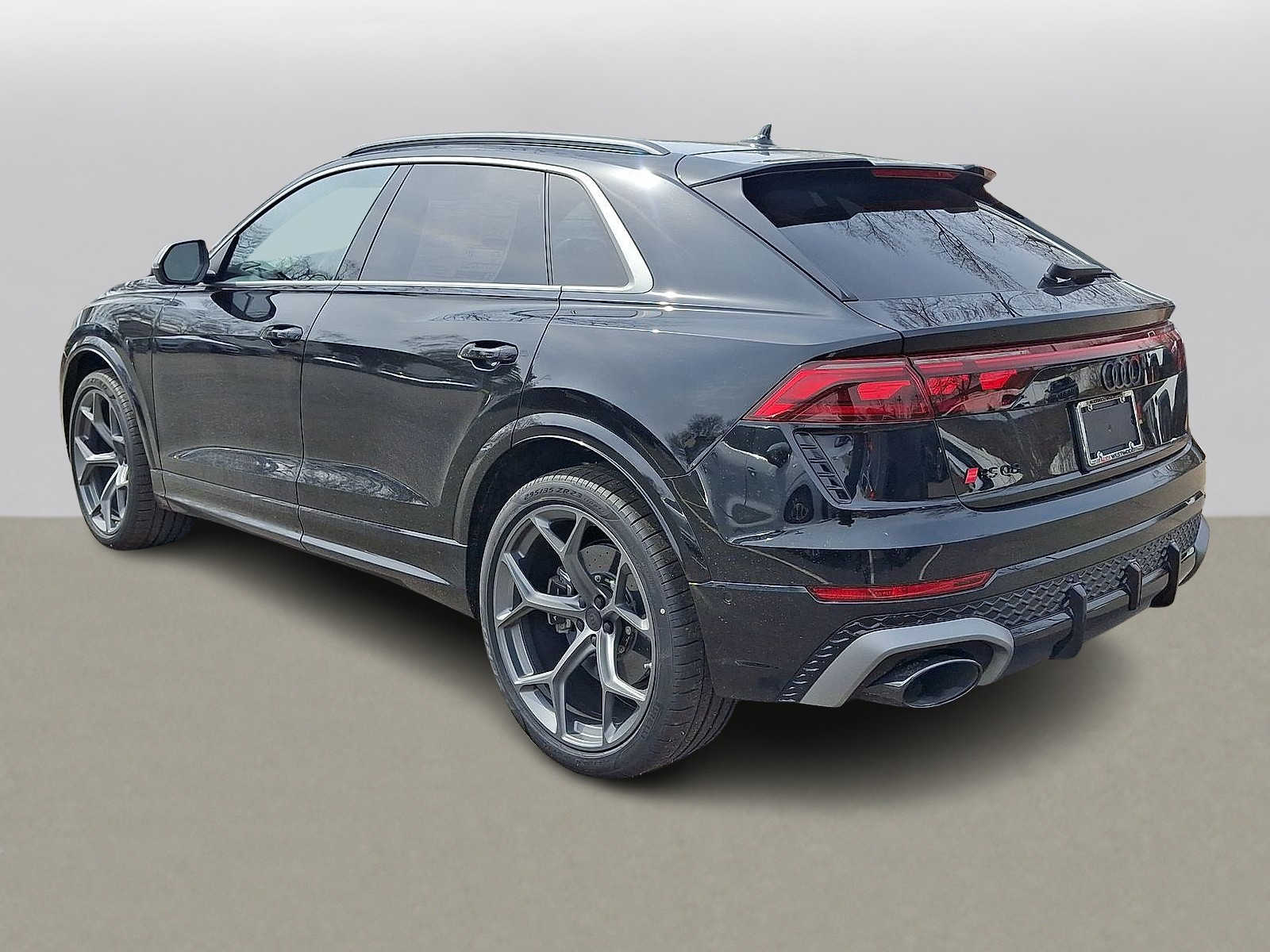 Thumbnail: 2026 Audi RS Q8 - 12