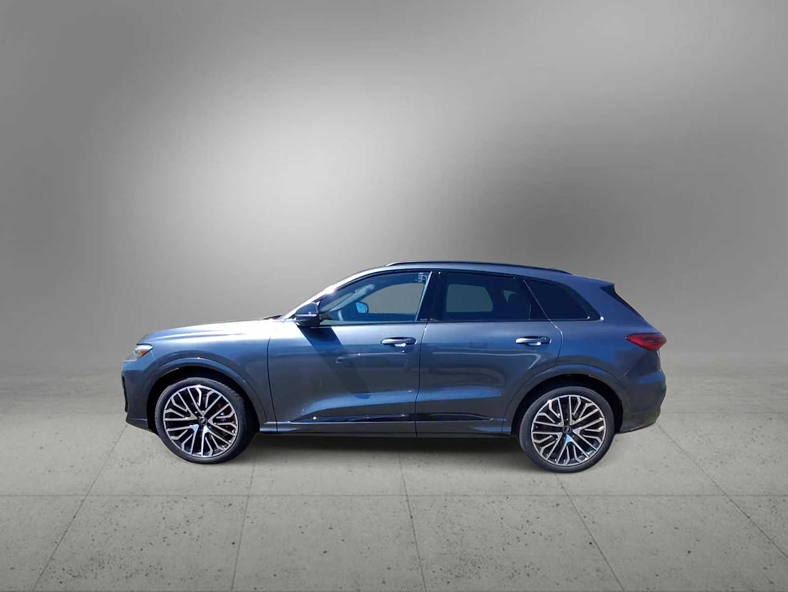 Thumbnail: 2025 Audi SQ5 - 5