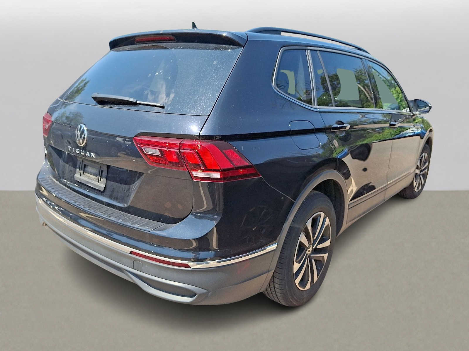 Thumbnail: 2023 Volkswagen Tiguan - 3