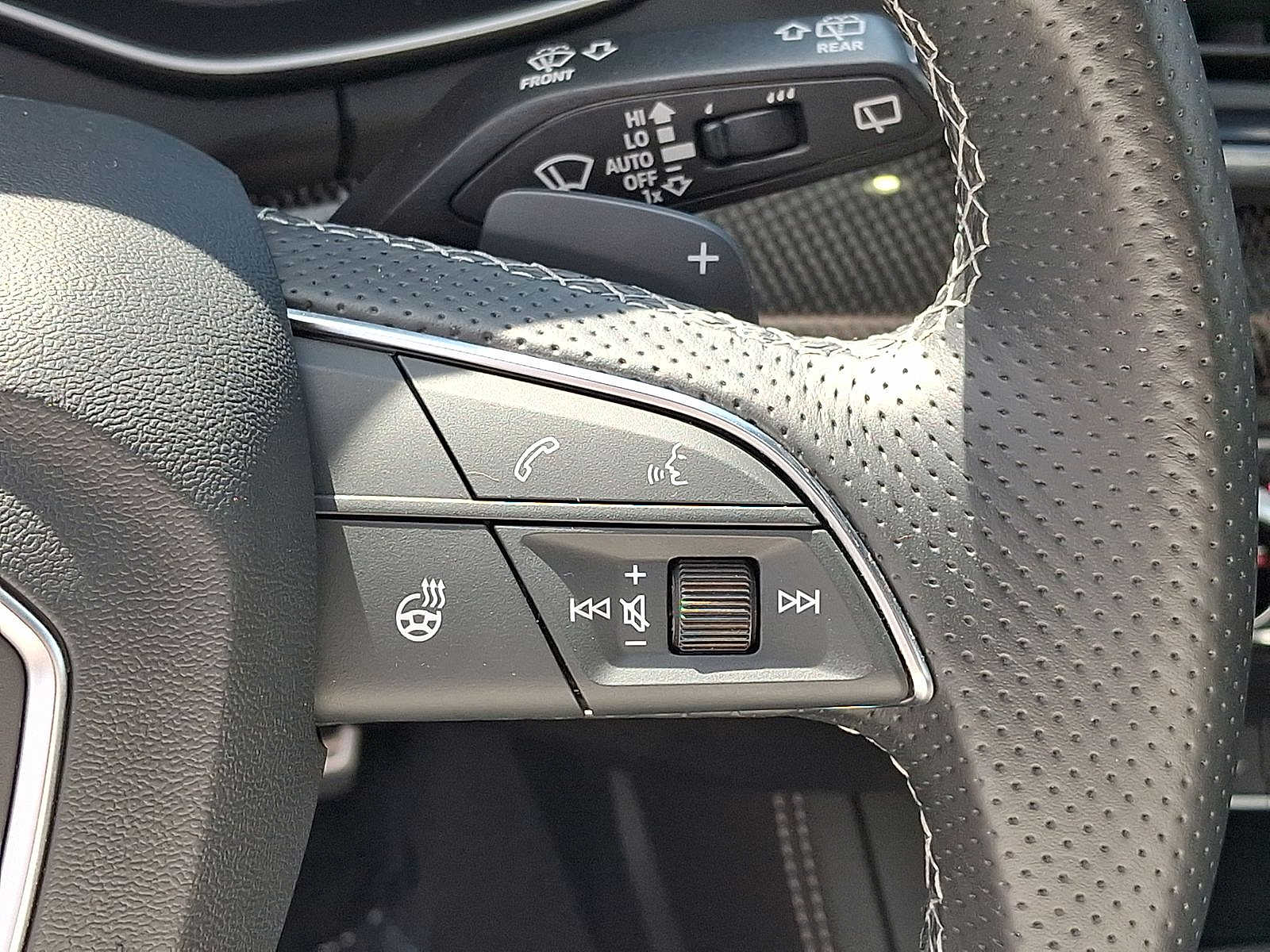 Thumbnail: 2023 Audi SQ5 - 18