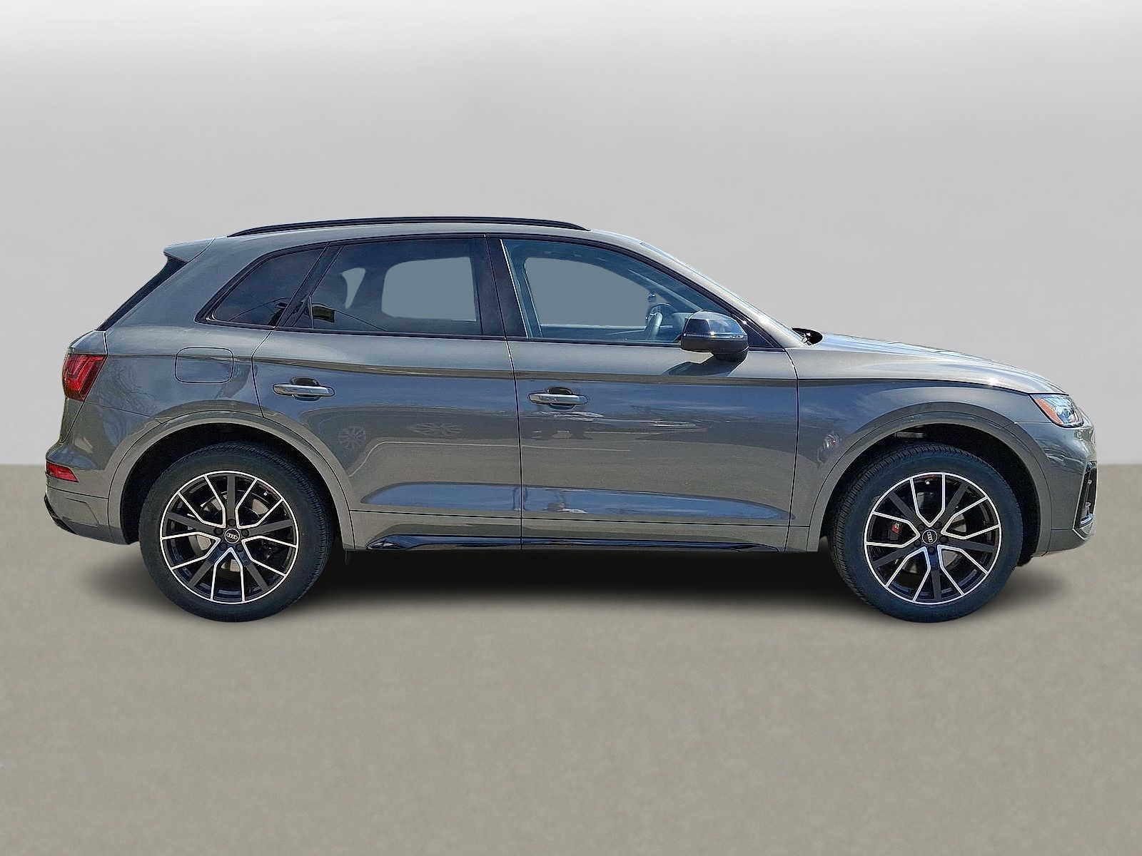 Thumbnail: 2023 Audi SQ5 - 26