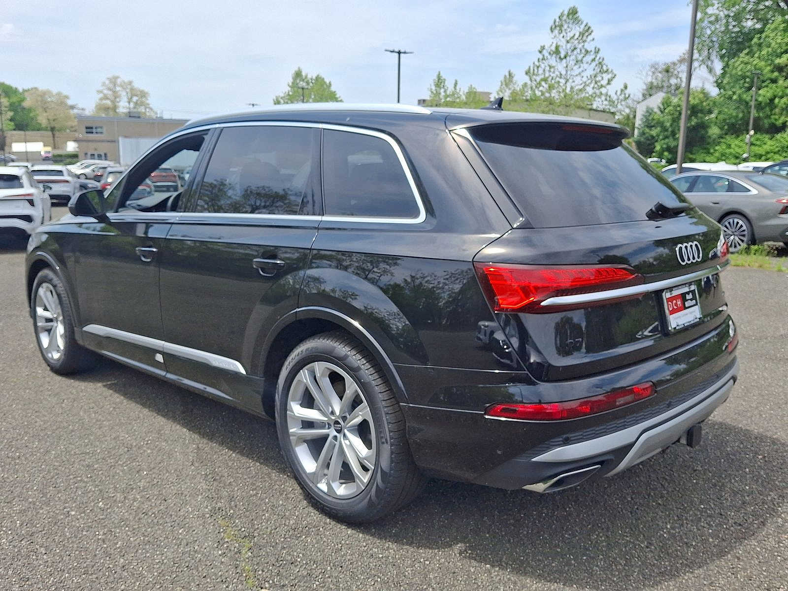 Thumbnail: 2026 Audi Q7 - 12