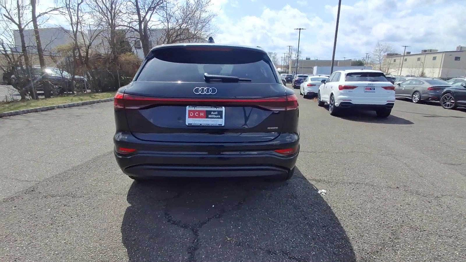 Thumbnail: 2025 Audi Q6 e-tron - 7