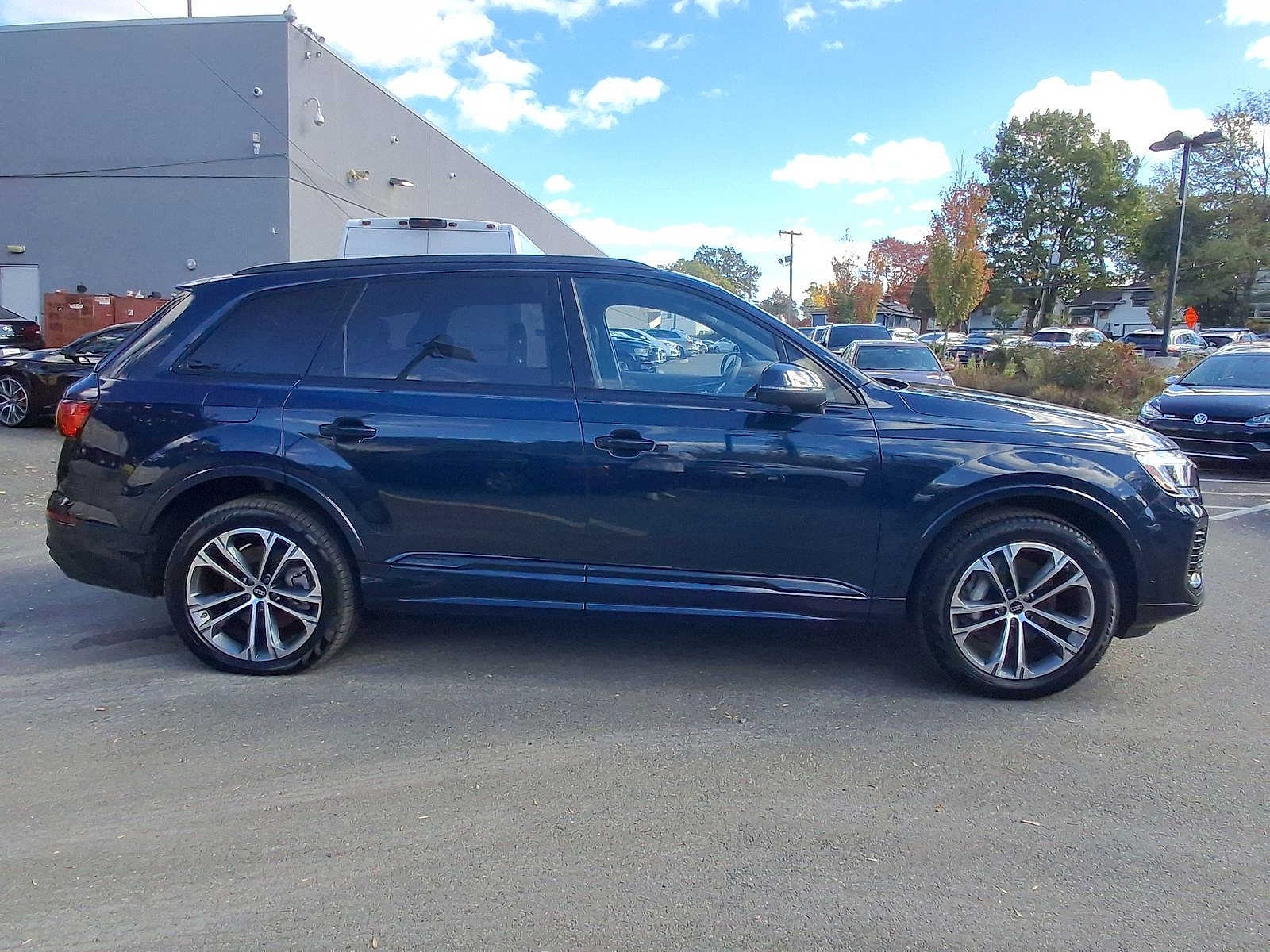 Thumbnail: 2025 Audi Q7 - 26