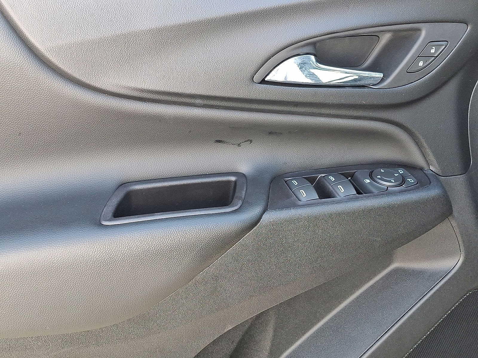 Thumbnail: 2022 Chevrolet Equinox - 10