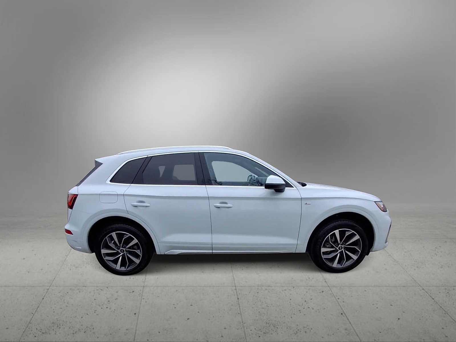 Thumbnail: 2023 Audi Q5 - 8