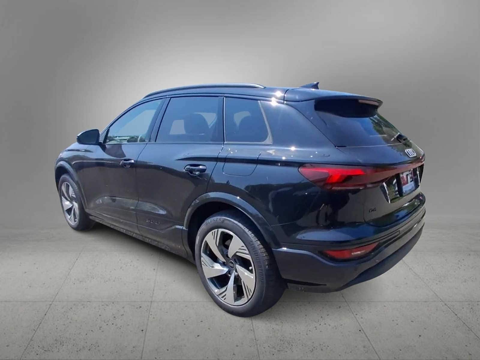 Thumbnail: 2025 Audi Q6 e-tron - 6