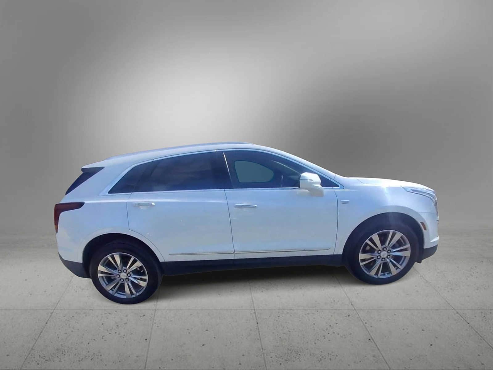 Thumbnail: 2024 Cadillac XT5 - 9