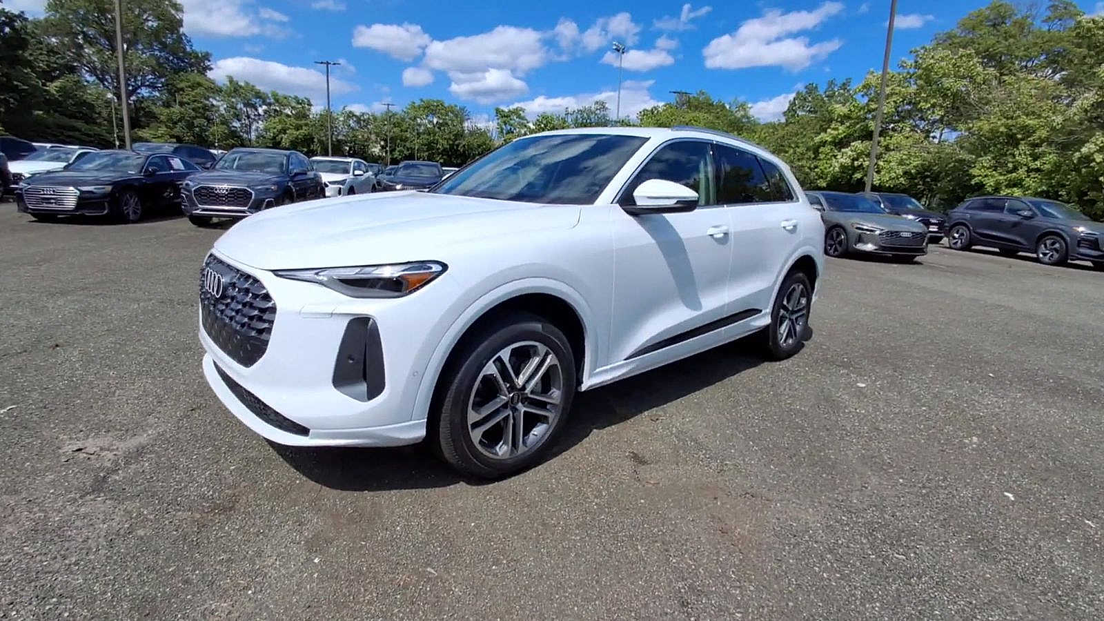 Thumbnail: 2025 Audi Q5 - 4