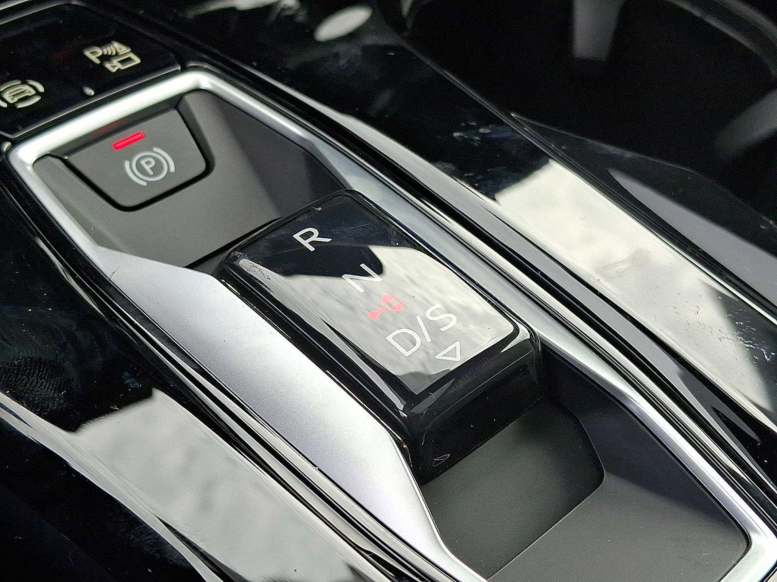 Thumbnail: 2025 Audi Q5 - 14