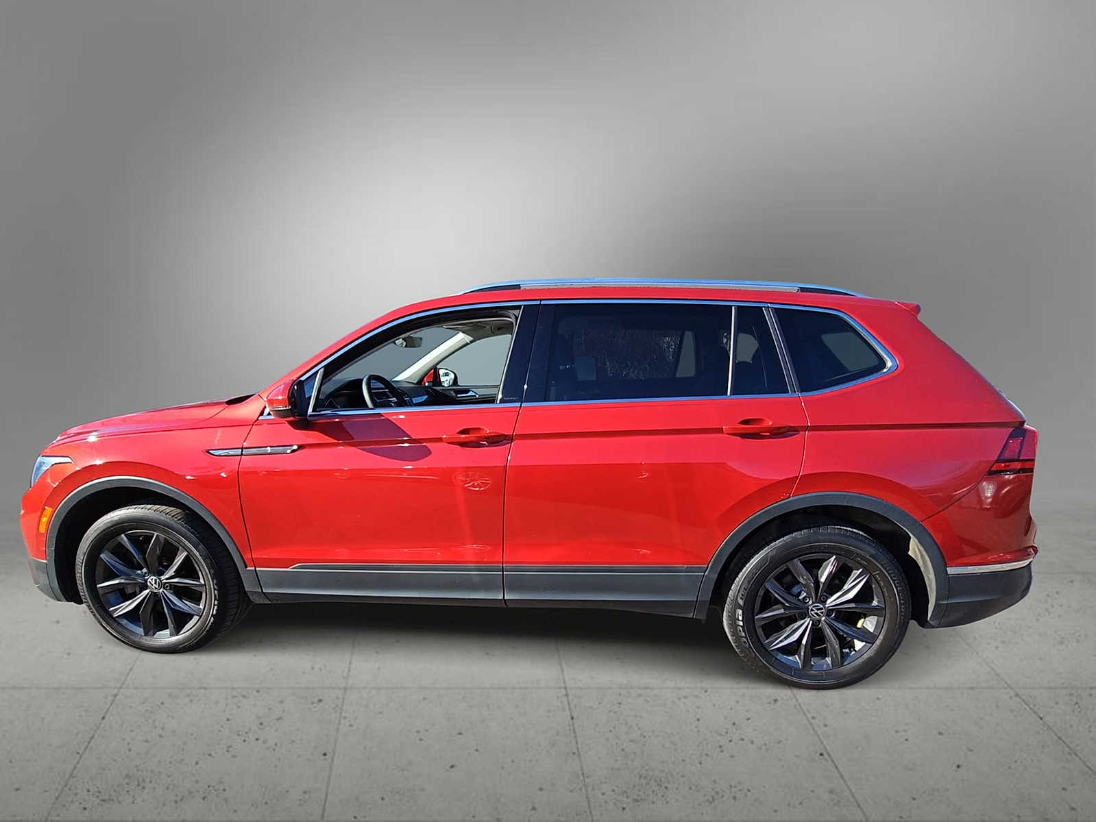 Thumbnail: 2022 Volkswagen Tiguan - 5