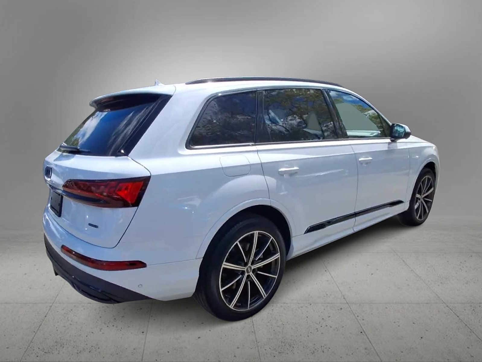 Thumbnail: 2023 Audi Q7 - 8