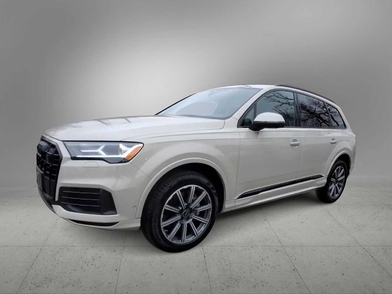 Thumbnail: 2023 Audi Q7 - 4
