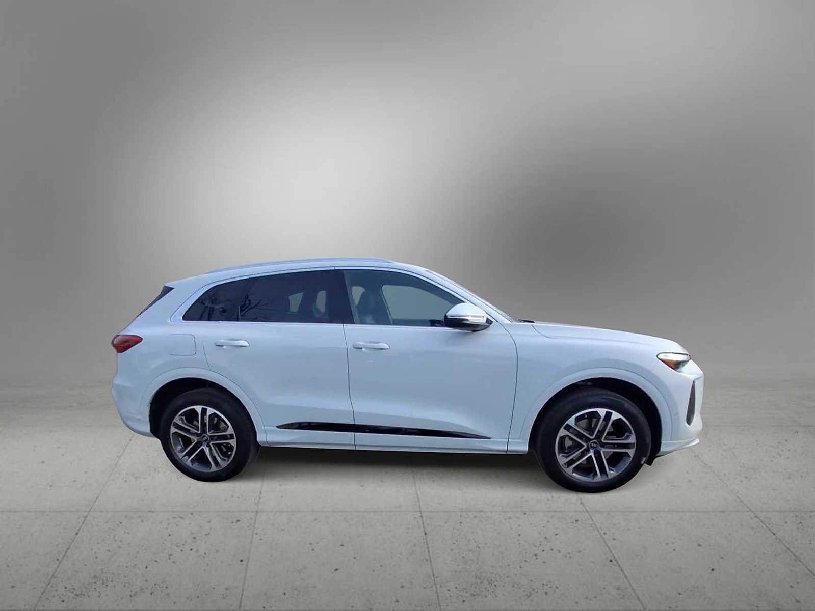 Thumbnail: 2025 Audi Q5 - 9