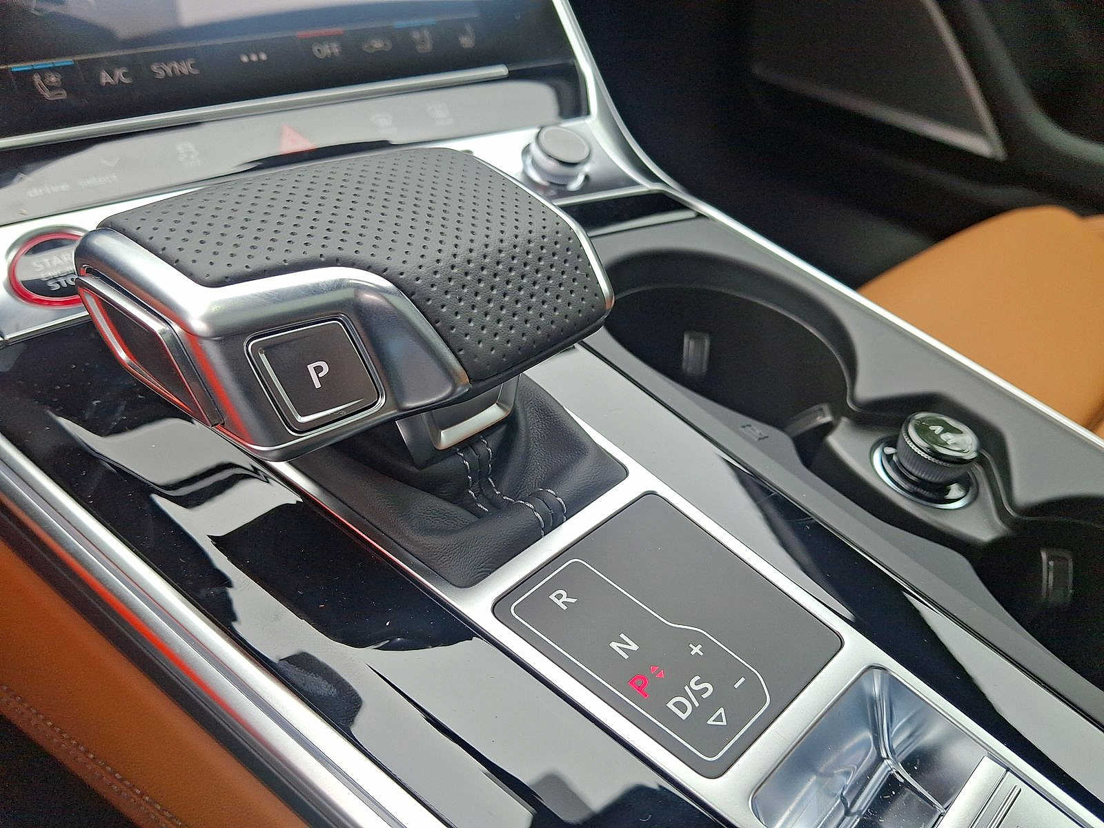 Thumbnail: 2025 Audi RS 6 - 14