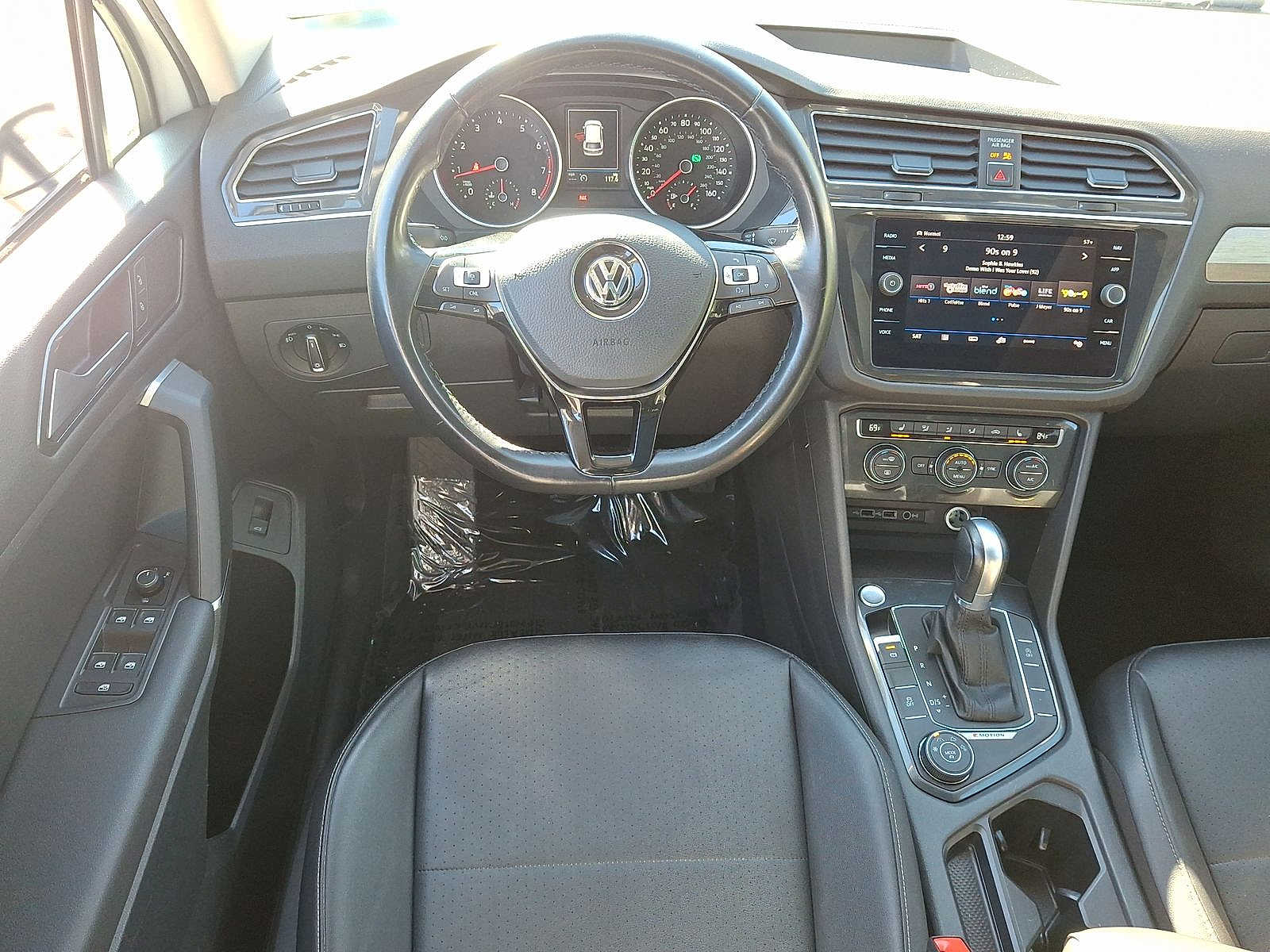 Thumbnail: 2018 Volkswagen Tiguan - 21