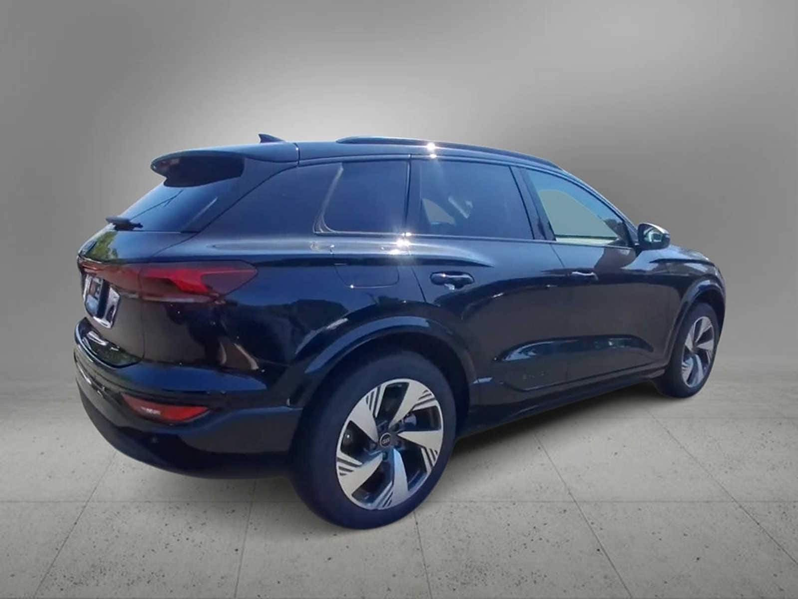 Thumbnail: 2025 Audi Q6 e-tron - 8