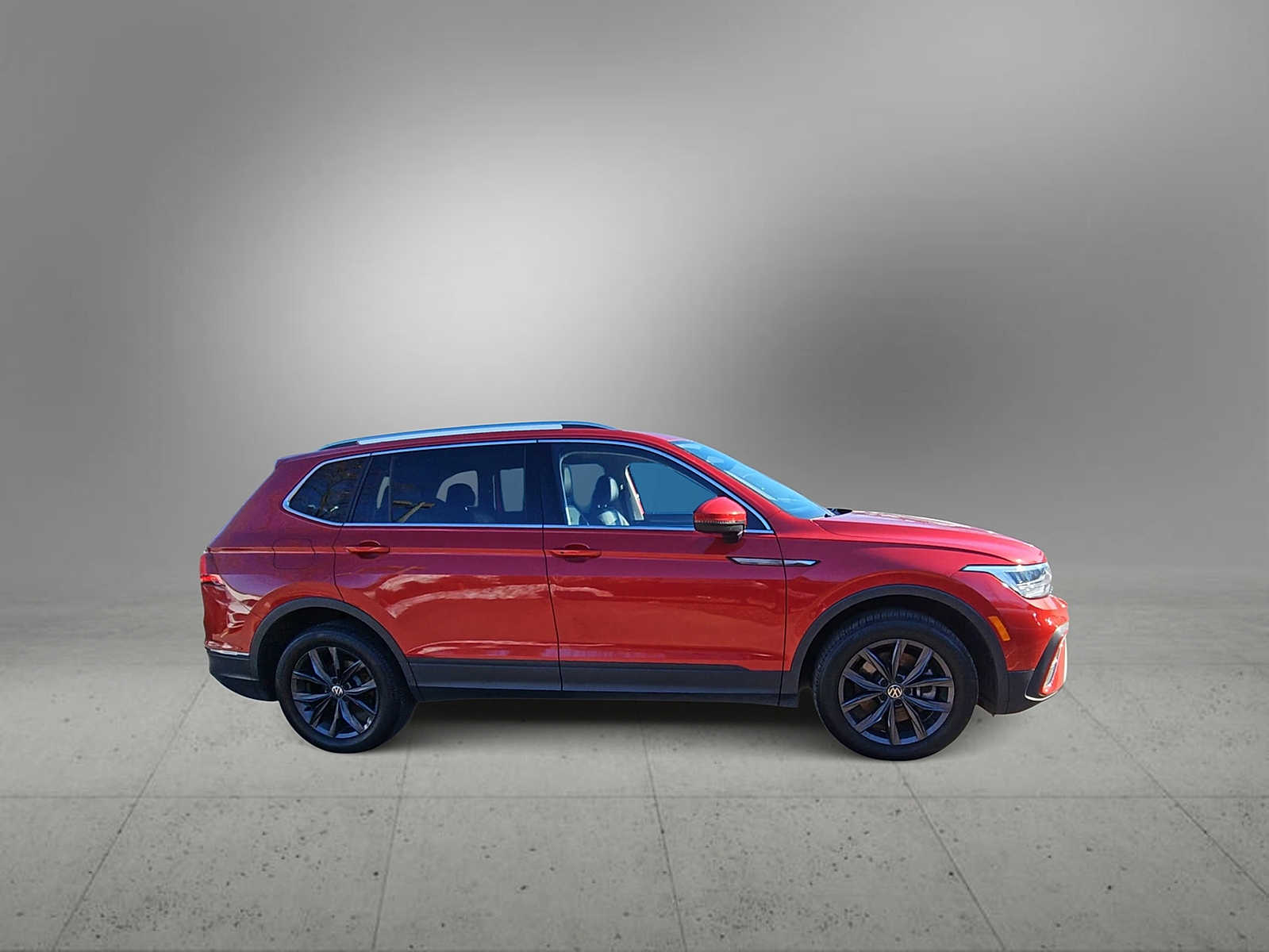 Thumbnail: 2022 Volkswagen Tiguan - 9