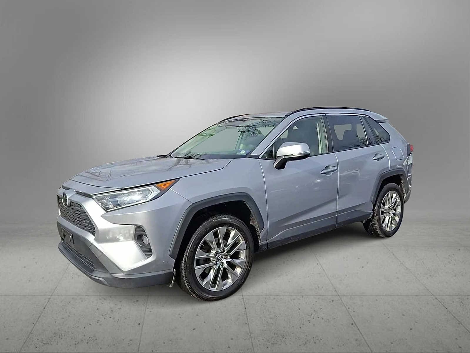 Thumbnail: 2019 Toyota RAV4 - 3