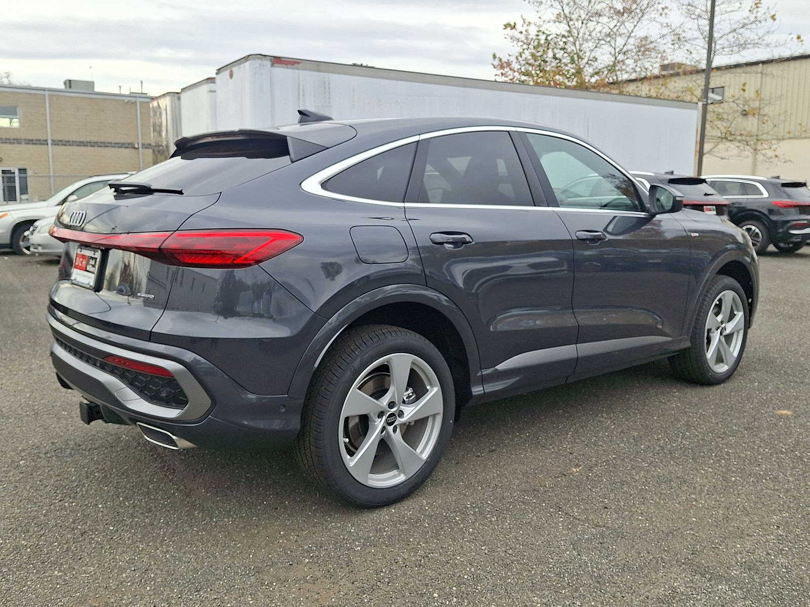 Thumbnail: 2025 Audi Q5 - 11