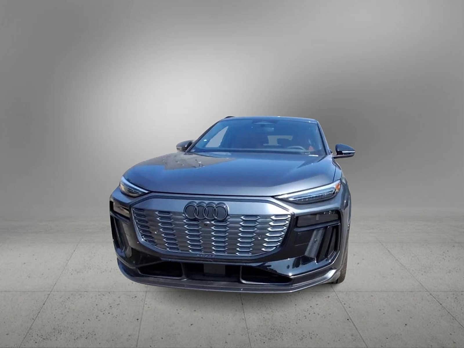 Thumbnail: 2025 Audi SQ6 e-tron - 3