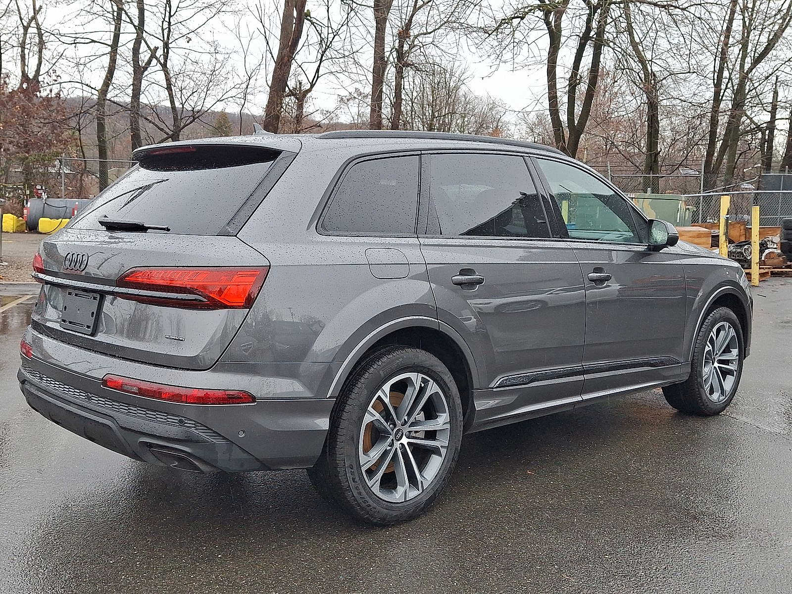 Thumbnail: 2025 Audi Q7 - 25