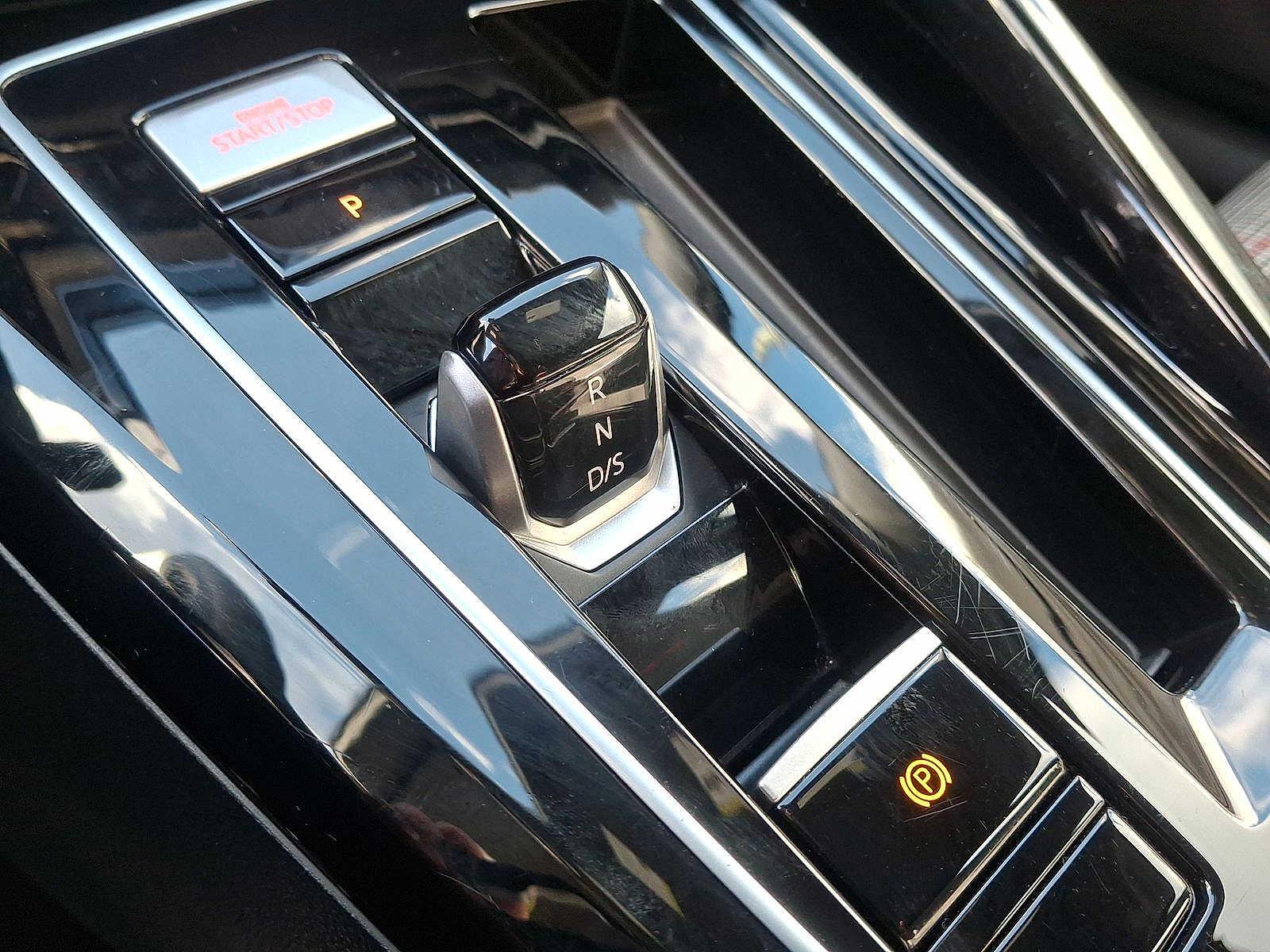 Thumbnail: 2024 Volkswagen Golf - 11